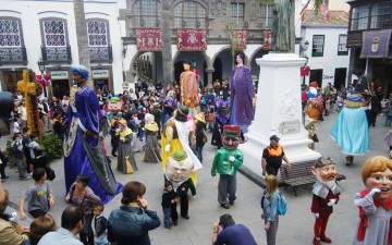 GALERÍA DE FOTOS DE LA DANZA DE LOS MASCARONES EN SANTA CRUZ DE LA PALMA